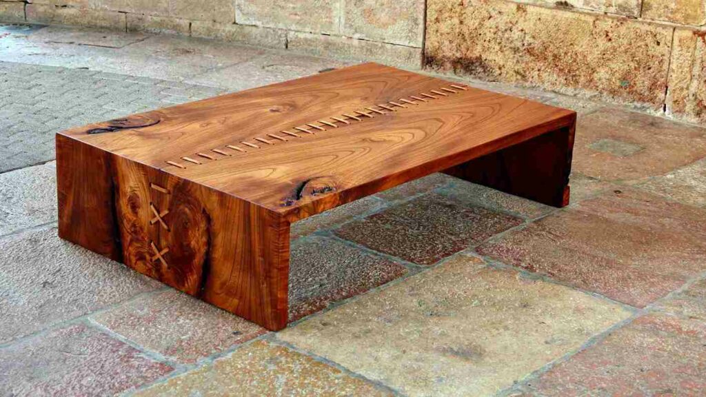 table basse bois massif et lacets de cuir